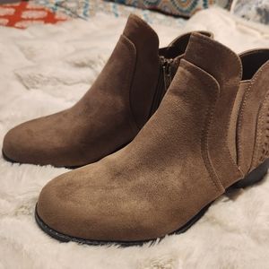 Suede ankle boots!